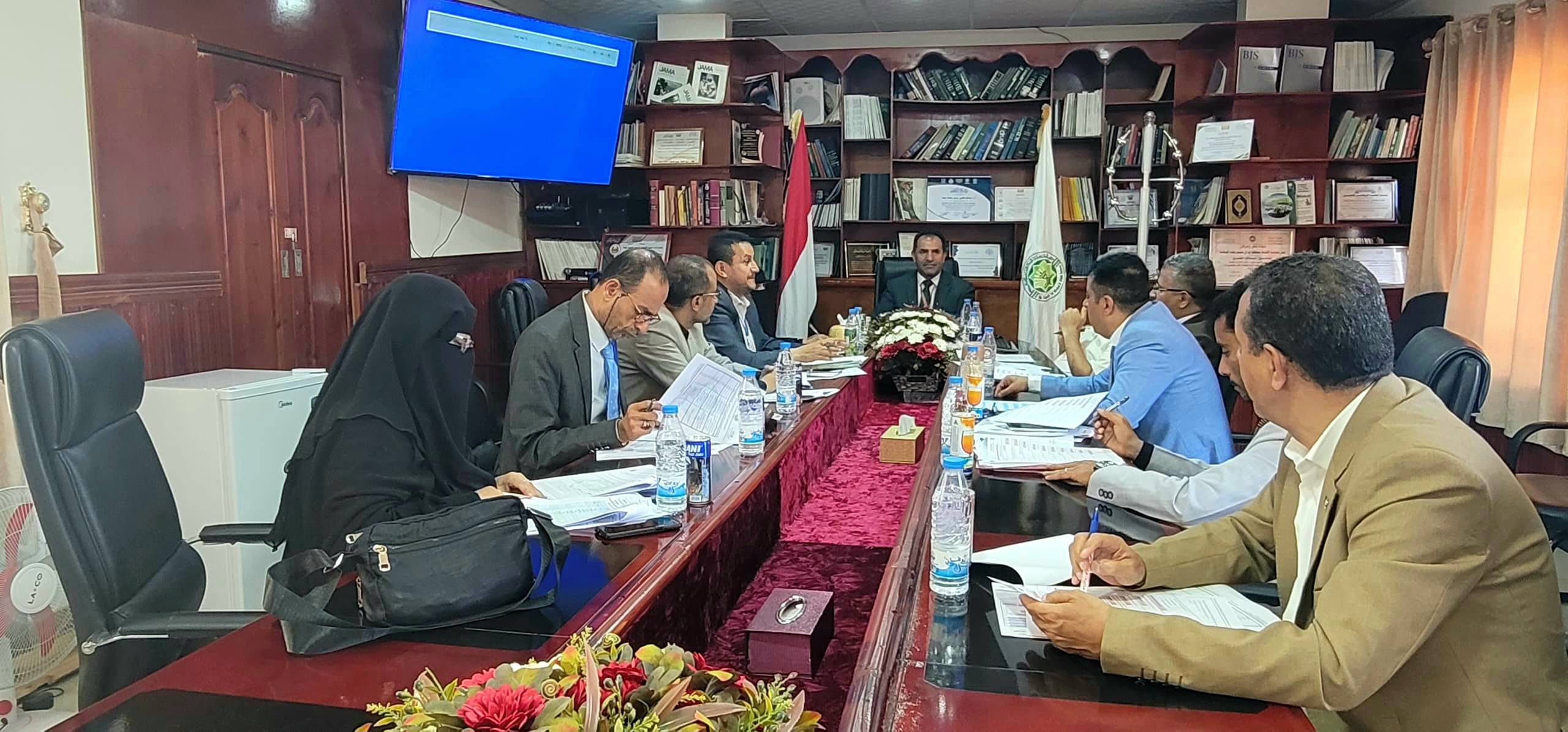 مجلس جامعة جبلة يعقد اجتماعه الدوري الثاني للعام 2025/2026م